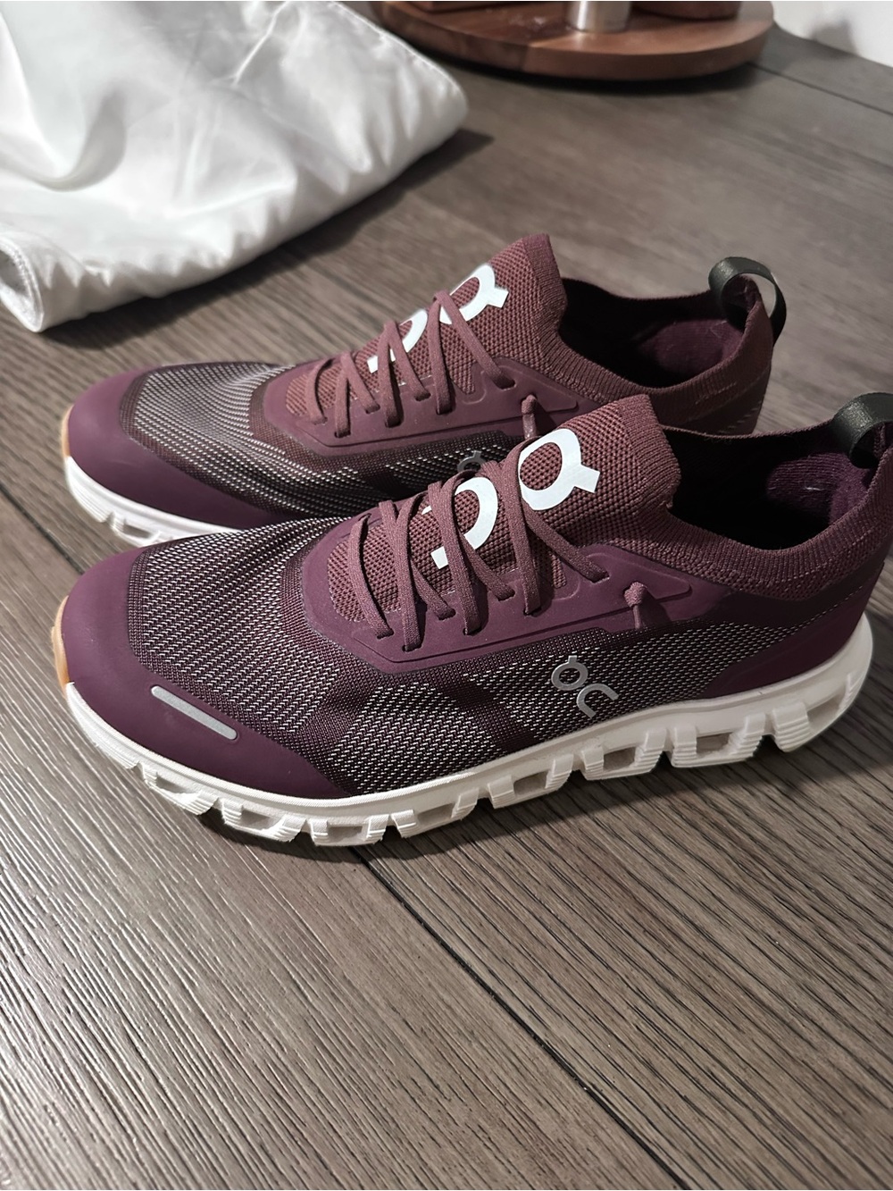 On Clouds Women's Burgundy and White Cloud Versa Sneakers